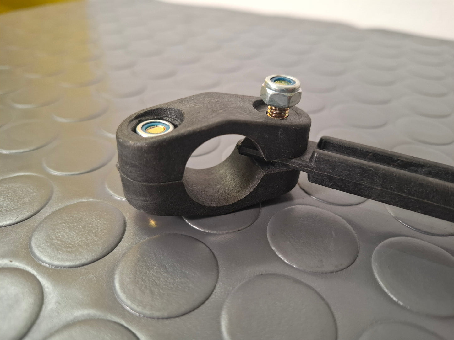 TRAVERSINO MANUBRIO UNIVERSALE CICLOMOTORE 22mm